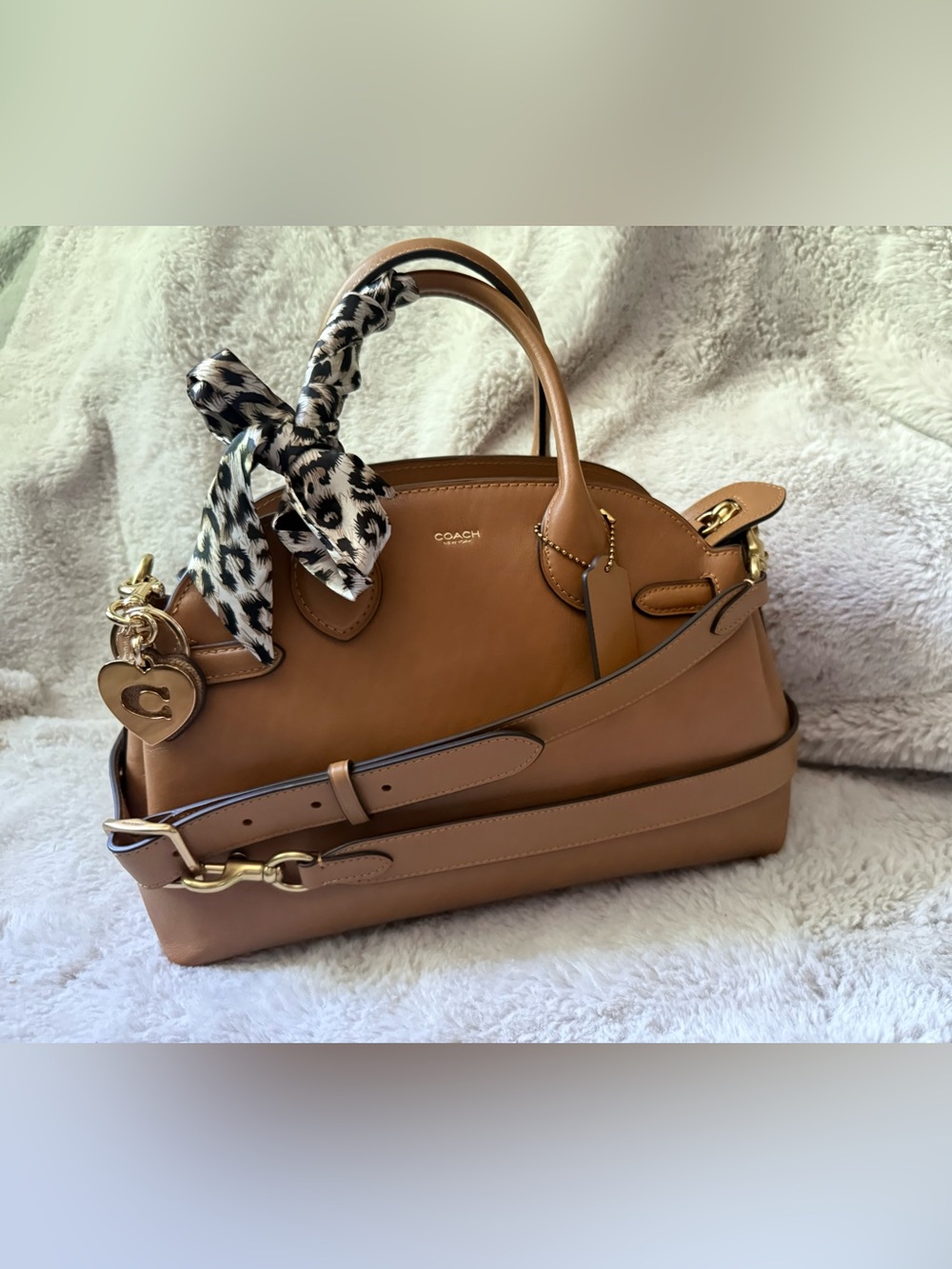 Coach Empire 28 Honey Brown, excellent condition
